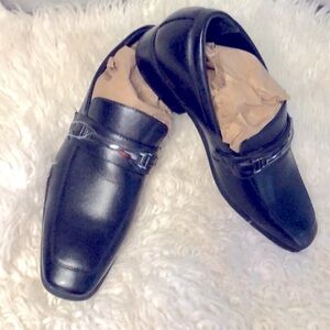 Perry Ellis Portfolio For Microsoft Office Professional..Shoes for the creative